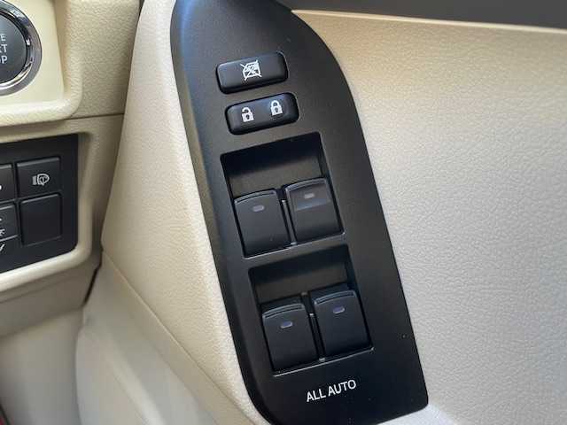 トヨタ ランドクルーザー プラド TX Lパッケージ マットブラED 青森県 2022(令4)年 1.5万km ホワイトパールクリスタルシャイン ワンオーナー/TRDエアロパーツ（フロント、リア）/エンジンスターター/スペアキー/チルト＆スライド電動ムーンルーフ/寒冷地仕様/ルーフレール/ベージュ本革シート/ETC/ドライブレコーダー/ディスプレイオーディオ/マルチテレインモニター（フロント、サイド、バック）/メーカーナビ（Apple car play/Android Auto/AM/FM/Bluetooth/TV)/フロントフォグランプ/リアフォグランプ/シートヒーター(D/N)/取扱説明書/ナビ取扱説明書/保証書