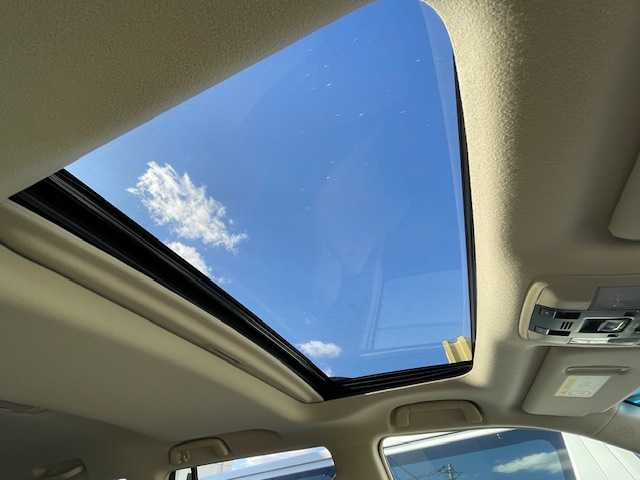 トヨタ ランドクルーザー プラド TX Lパッケージ マットブラED 青森県 2022(令4)年 1.5万km ホワイトパールクリスタルシャイン ワンオーナー/TRDエアロパーツ（フロント、リア）/エンジンスターター/スペアキー/チルト＆スライド電動ムーンルーフ/寒冷地仕様/ルーフレール/ベージュ本革シート/ETC/ドライブレコーダー/ディスプレイオーディオ/マルチテレインモニター（フロント、サイド、バック）/メーカーナビ（Apple car play/Android Auto/AM/FM/Bluetooth/TV)/フロントフォグランプ/リアフォグランプ/シートヒーター(D/N)/取扱説明書/ナビ取扱説明書/保証書