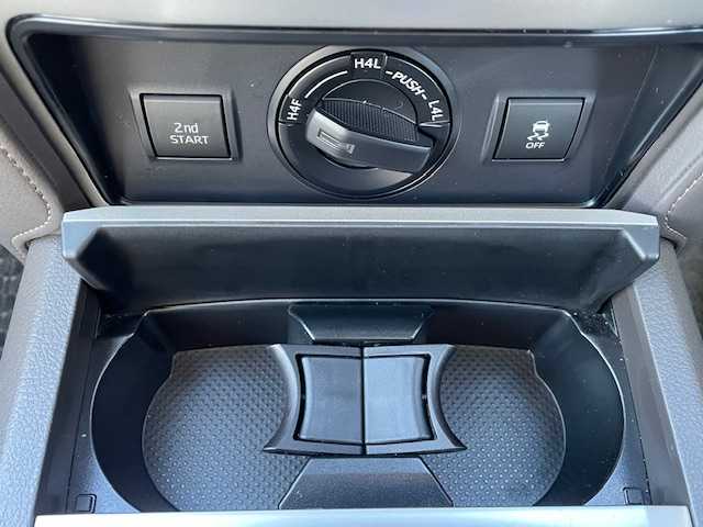 トヨタ ランドクルーザー プラド TX Lパッケージ マットブラED 青森県 2022(令4)年 1.5万km ホワイトパールクリスタルシャイン ワンオーナー/TRDエアロパーツ（フロント、リア）/エンジンスターター/スペアキー/チルト＆スライド電動ムーンルーフ/寒冷地仕様/ルーフレール/ベージュ本革シート/ETC/ドライブレコーダー/ディスプレイオーディオ/マルチテレインモニター（フロント、サイド、バック）/メーカーナビ（Apple car play/Android Auto/AM/FM/Bluetooth/TV)/フロントフォグランプ/リアフォグランプ/シートヒーター(D/N)/取扱説明書/ナビ取扱説明書/保証書