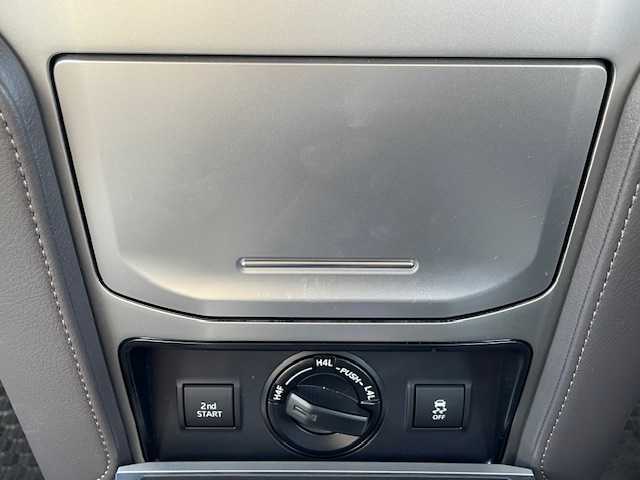 トヨタ ランドクルーザー プラド TX Lパッケージ マットブラED 青森県 2022(令4)年 1.5万km ホワイトパールクリスタルシャイン ワンオーナー/TRDエアロパーツ（フロント、リア）/エンジンスターター/スペアキー/チルト＆スライド電動ムーンルーフ/寒冷地仕様/ルーフレール/ベージュ本革シート/ETC/ドライブレコーダー/ディスプレイオーディオ/マルチテレインモニター（フロント、サイド、バック）/メーカーナビ（Apple car play/Android Auto/AM/FM/Bluetooth/TV)/フロントフォグランプ/リアフォグランプ/シートヒーター(D/N)/取扱説明書/ナビ取扱説明書/保証書