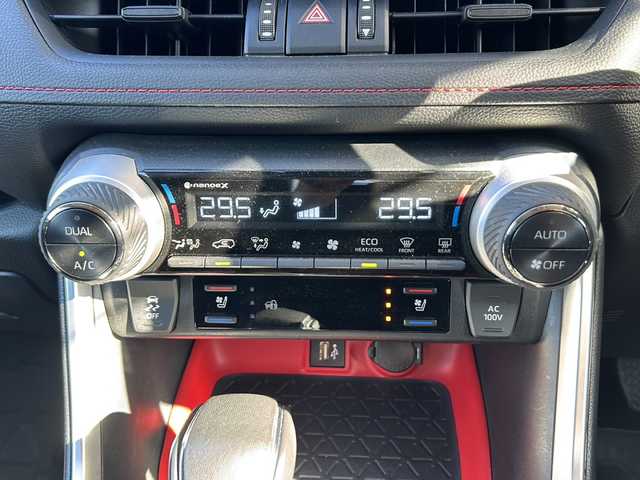 トヨタ ＲＡＶ４ HV アドベンチャー オフロードPKGⅡ 静岡県 2023(令5)年 4.5万km スーパーホワイトⅡ 純正SDナビ/・フルセグＴＶ/・Bluetooth/・USB/・AM/・FM/主要装備/・衝突軽減/・レーンキープ/・追従クルコン/・BSM/・コーナーセンサー前後/・全方位カメラ/・ETC2.0/・ドラレコ/・パワーシートD席/・レザーシート/・シートヒーターD/N席/・エアシートD/N席/・デジタルインナーミラー/・純正フロアマット/・純正アルミホイール/・LEDヘッドライト/・オートハイビーム/・オートホールド/・スペアキー1本