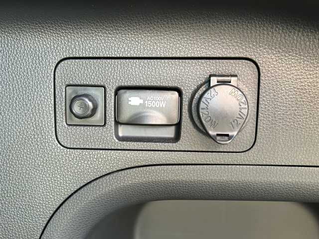 トヨタ ＲＡＶ４ HV アドベンチャー オフロードPKGⅡ 静岡県 2023(令5)年 4.5万km スーパーホワイトⅡ 純正SDナビ/・フルセグＴＶ/・Bluetooth/・USB/・AM/・FM/主要装備/・衝突軽減/・レーンキープ/・追従クルコン/・BSM/・コーナーセンサー前後/・全方位カメラ/・ETC2.0/・ドラレコ/・パワーシートD席/・レザーシート/・シートヒーターD/N席/・エアシートD/N席/・デジタルインナーミラー/・純正フロアマット/・純正アルミホイール/・LEDヘッドライト/・オートハイビーム/・オートホールド/・スペアキー1本