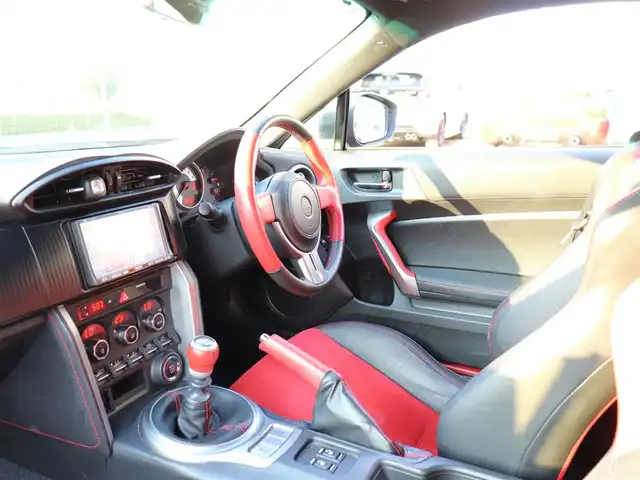 トヨタ ８６ GT リミテッド 神奈川県 2012(平24)年 9万km クリスタルブラックシリカ メモリナビ/BluetoothAudio/フルセグテレビ/バックカメラ/社外18インチAW/社外マフラー/純正オプションリアウイング/ハーフレザーシート/シートヒーター/HID/純正フロアマット/プッシュスタート/ETC/スペアスマートキー