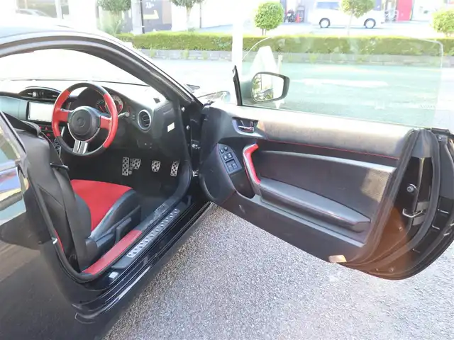 トヨタ ８６ GT リミテッド 神奈川県 2012(平24)年 9万km クリスタルブラックシリカ メモリナビ/BluetoothAudio/フルセグテレビ/バックカメラ/社外18インチAW/社外マフラー/純正オプションリアウイング/ハーフレザーシート/シートヒーター/HID/純正フロアマット/プッシュスタート/ETC/スペアスマートキー
