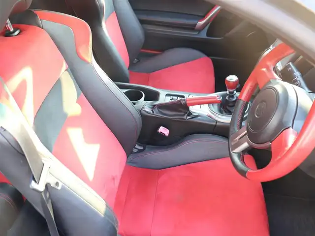 トヨタ ８６ GT リミテッド 神奈川県 2012(平24)年 9万km クリスタルブラックシリカ メモリナビ/BluetoothAudio/フルセグテレビ/バックカメラ/社外18インチAW/社外マフラー/純正オプションリアウイング/ハーフレザーシート/シートヒーター/HID/純正フロアマット/プッシュスタート/ETC/スペアスマートキー