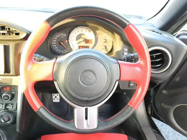 トヨタ ８６ GT リミテッド 神奈川県 2012(平24)年 9万km クリスタルブラックシリカ メモリナビ/BluetoothAudio/フルセグテレビ/バックカメラ/社外18インチAW/社外マフラー/純正オプションリアウイング/ハーフレザーシート/シートヒーター/HID/純正フロアマット/プッシュスタート/ETC/スペアスマートキー