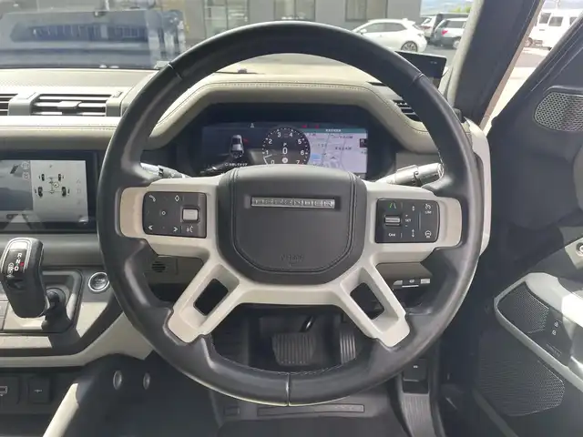 ランドローバー ランドローバー ディフェンダー 110 滋賀県 2021(令3)年 4.8万km 黒 11.4インチ純正ナビ/全方位カメラ/MERIDIANサウンドシステム/サンルーフ/プレミアムアップグレードインテリアパック/・パワーシート/・全席シートヒーター＆前席シートクーラー/・電動調整ステアリングコラム/・エクステンデッドレザーアップグレード/・クリックゴー/ドライバーアシストパック/・ブラインドスポットアシスト/・クリアイグジットモニター/・アダプティブクルーズコントロール/・リアコリジョンモニター/・リアトラフィックモニター/LEDヘッドライト/前後コーナーセンサー/前後ドラレコ/衝突被害軽減ブレーキ/純正19インチAW/エアサス