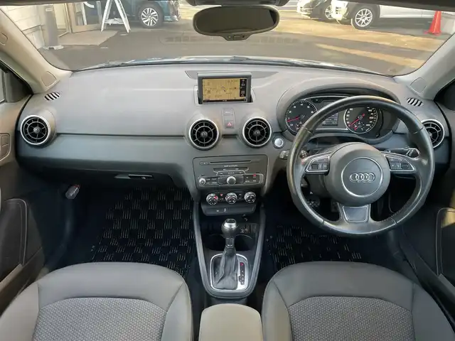 アウディ Ａ１ スポーツバック 1．4TFSI 道央・札幌 2013(平25)年 9.2万km スフィアブルーメタリック ・４WD/・純正メモリナビ/CD／DVD／BT／SD／フルセグTV/・バックカメラ/・ビルトインETC/・ステアリングスイッチ/・マニュアルモード/・横滑り防止装置/・オートライト/・フォグランプ/・電動格納ミラー/・純正15インチAW冬タイヤ/・純正フロアマット/・プッシュスタート/・スマートキー/・取扱説明書有/・保証書有