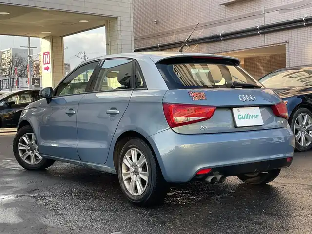 アウディ Ａ１ スポーツバック 1．4TFSI 道央・札幌 2013(平25)年 9.2万km スフィアブルーメタリック ・４WD/・純正メモリナビ/CD／DVD／BT／SD／フルセグTV/・バックカメラ/・ビルトインETC/・ステアリングスイッチ/・マニュアルモード/・横滑り防止装置/・オートライト/・フォグランプ/・電動格納ミラー/・純正15インチAW冬タイヤ/・純正フロアマット/・プッシュスタート/・スマートキー/・取扱説明書有/・保証書有
