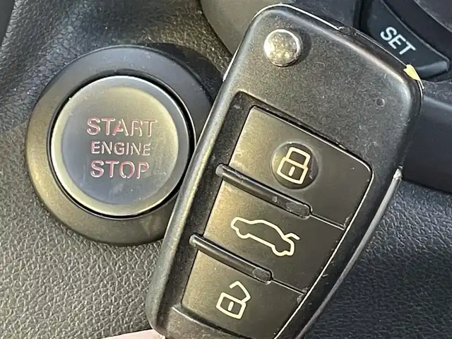 アウディ Ａ１ スポーツバック 1．4TFSI 道央・札幌 2013(平25)年 9.2万km スフィアブルーメタリック ・４WD/・純正メモリナビ/CD／DVD／BT／SD／フルセグTV/・バックカメラ/・ビルトインETC/・ステアリングスイッチ/・マニュアルモード/・横滑り防止装置/・オートライト/・フォグランプ/・電動格納ミラー/・純正15インチAW冬タイヤ/・純正フロアマット/・プッシュスタート/・スマートキー/・取扱説明書有/・保証書有