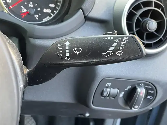 アウディ Ａ１ スポーツバック 1．4TFSI 道央・札幌 2013(平25)年 9.2万km スフィアブルーメタリック ・４WD/・純正メモリナビ/CD／DVD／BT／SD／フルセグTV/・バックカメラ/・ビルトインETC/・ステアリングスイッチ/・マニュアルモード/・横滑り防止装置/・オートライト/・フォグランプ/・電動格納ミラー/・純正15インチAW冬タイヤ/・純正フロアマット/・プッシュスタート/・スマートキー/・取扱説明書有/・保証書有