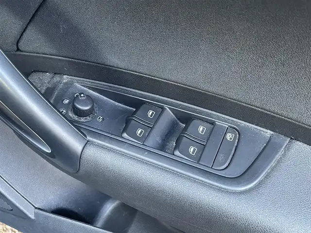 アウディ Ａ１ スポーツバック 1．4TFSI 道央・札幌 2013(平25)年 9.2万km スフィアブルーメタリック ・４WD/・純正メモリナビ/CD／DVD／BT／SD／フルセグTV/・バックカメラ/・ビルトインETC/・ステアリングスイッチ/・マニュアルモード/・横滑り防止装置/・オートライト/・フォグランプ/・電動格納ミラー/・純正15インチAW冬タイヤ/・純正フロアマット/・プッシュスタート/・スマートキー/・取扱説明書有/・保証書有