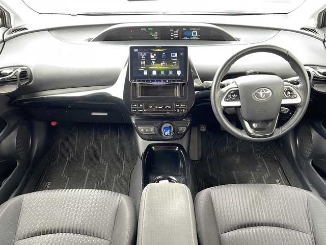 トヨタ プリウス Sセーフティプラス 鳥取県 2018(平30)年 12.7万km アティチュードブラックマイカ スマートキーx2個/モデリスタエアロ（LED)/社外８インチディスプレイオーディオ/ミラーリング・アップルCarPlay/バックカメラ/プリクラッシュセーフティ/パーキングアシスト/レーダークルーズ/オートハイビーム/クリアランスソナー/ドライブレコーダー/デジタルインナーミラー/オートワイパー/オートリトラクトミラー/オートLEDヘッドライト/革巻ステアリング/ビルトインETC/保証書・取説