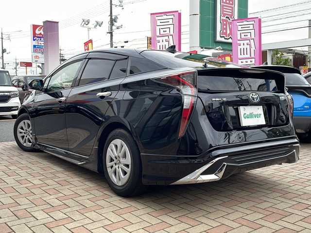 トヨタ プリウス Sセーフティプラス 鳥取県 2018(平30)年 12.7万km アティチュードブラックマイカ スマートキーx2個/モデリスタエアロ（LED)/社外８インチディスプレイオーディオ/ミラーリング・アップルCarPlay/バックカメラ/プリクラッシュセーフティ/パーキングアシスト/レーダークルーズ/オートハイビーム/クリアランスソナー/ドライブレコーダー/デジタルインナーミラー/オートワイパー/オートリトラクトミラー/オートLEDヘッドライト/革巻ステアリング/ビルトインETC/保証書・取説