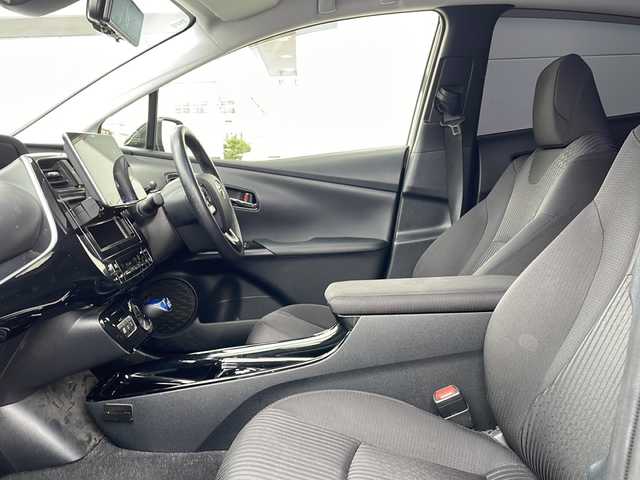 トヨタ プリウス Sセーフティプラス 鳥取県 2018(平30)年 12.7万km アティチュードブラックマイカ スマートキーx2個/モデリスタエアロ（LED)/社外８インチディスプレイオーディオ/ミラーリング・アップルCarPlay/バックカメラ/プリクラッシュセーフティ/パーキングアシスト/レーダークルーズ/オートハイビーム/クリアランスソナー/ドライブレコーダー/デジタルインナーミラー/オートワイパー/オートリトラクトミラー/オートLEDヘッドライト/革巻ステアリング/ビルトインETC/保証書・取説
