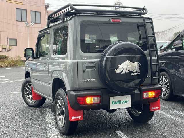 スズキ ジムニー XC 千葉県 2023(令5)年 0.6万km ミディアムグレー 8型ナビCN-RZ875　バックカメラ　革調カバー　シートヒーター　ドラレコ　クルコン　コンビハンドル　ルーフラック　リアラダー　LEDライト　オートライト　外グリル　セーフティサポート　ラバーマット