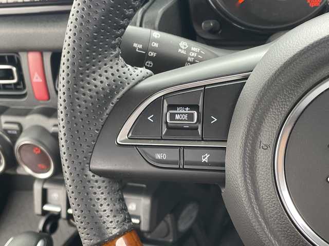 スズキ ジムニー XC 千葉県 2023(令5)年 0.6万km ミディアムグレー 8型ナビCN-RZ875　バックカメラ　革調カバー　シートヒーター　ドラレコ　クルコン　コンビハンドル　ルーフラック　リアラダー　LEDライト　オートライト　外グリル　セーフティサポート　ラバーマット