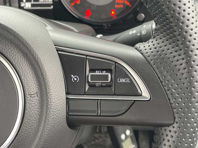 スズキ ジムニー XC 千葉県 2023(令5)年 0.6万km ミディアムグレー 8型ナビCN-RZ875　バックカメラ　革調カバー　シートヒーター　ドラレコ　クルコン　コンビハンドル　ルーフラック　リアラダー　LEDライト　オートライト　外グリル　セーフティサポート　ラバーマット