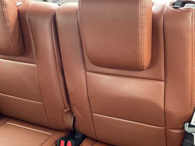 スズキ ジムニー XC 千葉県 2023(令5)年 0.6万km ミディアムグレー 8型ナビCN-RZ875　バックカメラ　革調カバー　シートヒーター　ドラレコ　クルコン　コンビハンドル　ルーフラック　リアラダー　LEDライト　オートライト　外グリル　セーフティサポート　ラバーマット