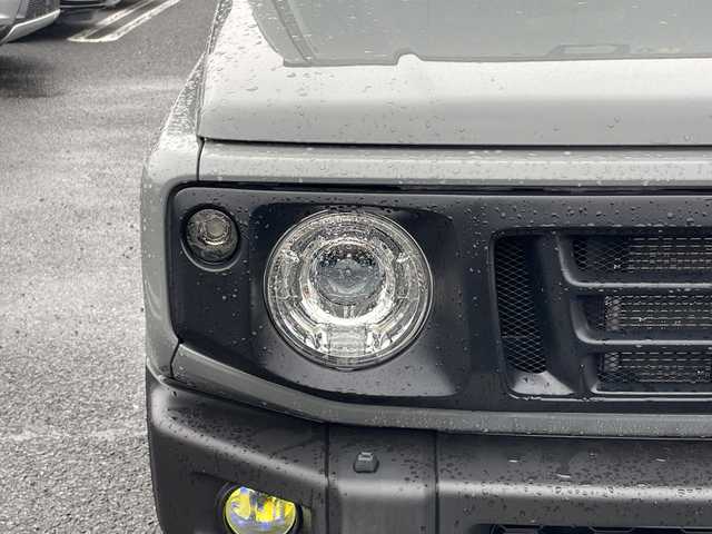 スズキ ジムニー XC 千葉県 2023(令5)年 0.6万km ミディアムグレー 8型ナビCN-RZ875　バックカメラ　革調カバー　シートヒーター　ドラレコ　クルコン　コンビハンドル　ルーフラック　リアラダー　LEDライト　オートライト　外グリル　セーフティサポート　ラバーマット