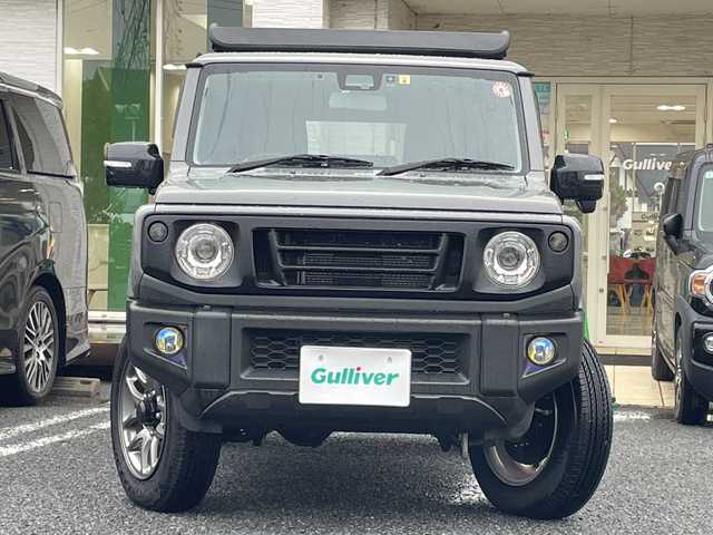スズキ ジムニー XC 千葉県 2023(令5)年 0.6万km ミディアムグレー 8型ナビCN-RZ875　バックカメラ　革調カバー　シートヒーター　ドラレコ　クルコン　コンビハンドル　ルーフラック　リアラダー　LEDライト　オートライト　外グリル　セーフティサポート　ラバーマット
