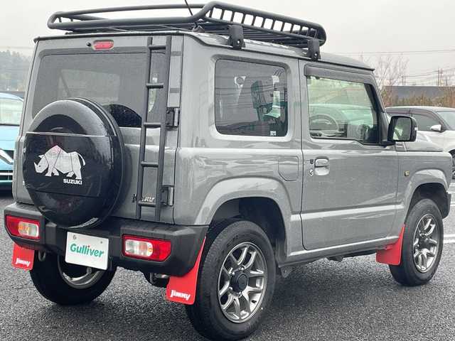 スズキ ジムニー XC 千葉県 2023(令5)年 0.6万km ミディアムグレー 8型ナビCN-RZ875　バックカメラ　革調カバー　シートヒーター　ドラレコ　クルコン　コンビハンドル　ルーフラック　リアラダー　LEDライト　オートライト　外グリル　セーフティサポート　ラバーマット
