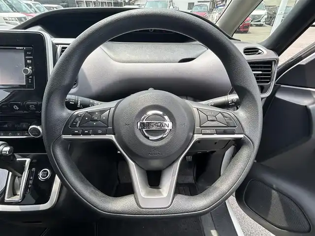 日産 セレナ X VセレクションⅡ 愛知県 2018(平30)年 5.2万km ブリリアントホワイトパール 純正ナビ/（AM/FM/SD/BT/CD/DVD)/フルセグTV/全方位カメラ/ビルトインETC/ドライブレコーダー/リヤフリップダウンモニター/パーキングアシスト/両側パワースライドドア/LEDヘッドライト/プッシュスタート/スマートキー/スペアキー/ドアバイザー/フロアマット