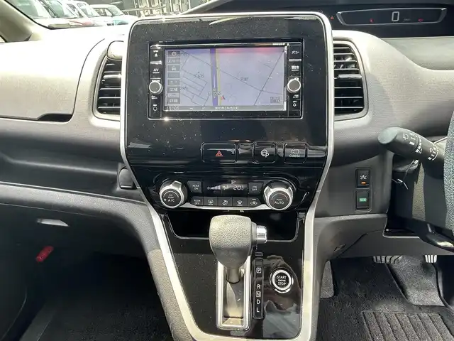 日産 セレナ X VセレクションⅡ 愛知県 2018(平30)年 5.2万km ブリリアントホワイトパール 純正ナビ/（AM/FM/SD/BT/CD/DVD)/フルセグTV/全方位カメラ/ビルトインETC/ドライブレコーダー/リヤフリップダウンモニター/パーキングアシスト/両側パワースライドドア/LEDヘッドライト/プッシュスタート/スマートキー/スペアキー/ドアバイザー/フロアマット