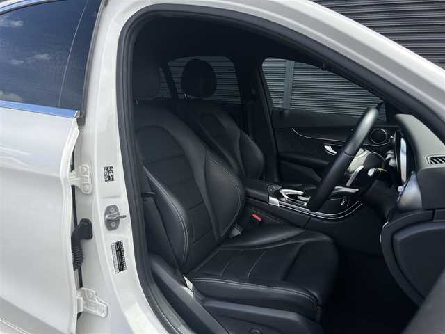 メルセデス・ベンツ Ｃ２２０ｄ ローレウスエディション 茨城県 2017(平29)年 5.4万km ダイヤモンドホワイト ＲＳＰ　/ＡＣＣ　/ＬＫＡ　/ＢＳＡ　/Ｂカメラ　/パークトロニック　/黒革　/シートヒーター　/Ｍ付パワーシート　/アンビエントライト　/ＬＥＤヘッドライト　/ナビ　/ＴＶ　/ＢＴ　/ＵＳＢ　/ＤＶＤ　/ＥＴＣ２．０　/ＦＲドラレコ/禁煙車