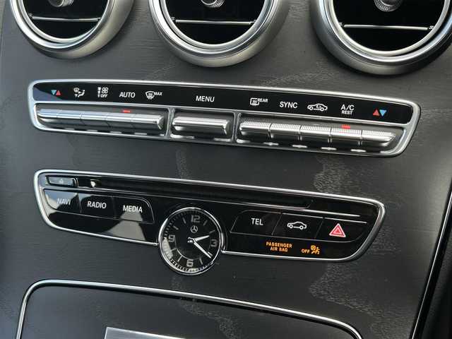 メルセデス・ベンツ Ｃ２２０ｄ ローレウスエディション 茨城県 2017(平29)年 5.4万km ダイヤモンドホワイト ＲＳＰ　/ＡＣＣ　/ＬＫＡ　/ＢＳＡ　/Ｂカメラ　/パークトロニック　/黒革　/シートヒーター　/Ｍ付パワーシート　/アンビエントライト　/ＬＥＤヘッドライト　/ナビ　/ＴＶ　/ＢＴ　/ＵＳＢ　/ＤＶＤ　/ＥＴＣ２．０　/ＦＲドラレコ/禁煙車