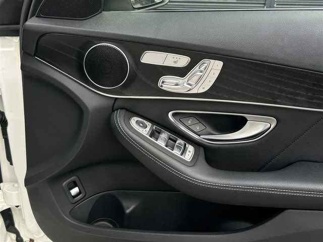 メルセデス・ベンツ Ｃ２２０ｄ ローレウスエディション 茨城県 2017(平29)年 5.4万km ダイヤモンドホワイト ＲＳＰ　/ＡＣＣ　/ＬＫＡ　/ＢＳＡ　/Ｂカメラ　/パークトロニック　/黒革　/シートヒーター　/Ｍ付パワーシート　/アンビエントライト　/ＬＥＤヘッドライト　/ナビ　/ＴＶ　/ＢＴ　/ＵＳＢ　/ＤＶＤ　/ＥＴＣ２．０　/ＦＲドラレコ/禁煙車