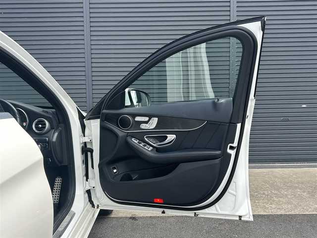 メルセデス・ベンツ Ｃ２２０ｄ ローレウスエディション 茨城県 2017(平29)年 5.4万km ダイヤモンドホワイト ＲＳＰ　/ＡＣＣ　/ＬＫＡ　/ＢＳＡ　/Ｂカメラ　/パークトロニック　/黒革　/シートヒーター　/Ｍ付パワーシート　/アンビエントライト　/ＬＥＤヘッドライト　/ナビ　/ＴＶ　/ＢＴ　/ＵＳＢ　/ＤＶＤ　/ＥＴＣ２．０　/ＦＲドラレコ/禁煙車
