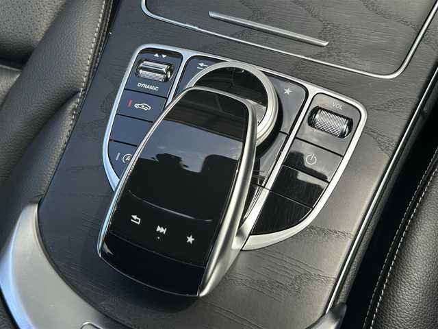 メルセデス・ベンツ Ｃ２２０ｄ ローレウスエディション 茨城県 2017(平29)年 5.4万km ダイヤモンドホワイト ＲＳＰ　/ＡＣＣ　/ＬＫＡ　/ＢＳＡ　/Ｂカメラ　/パークトロニック　/黒革　/シートヒーター　/Ｍ付パワーシート　/アンビエントライト　/ＬＥＤヘッドライト　/ナビ　/ＴＶ　/ＢＴ　/ＵＳＢ　/ＤＶＤ　/ＥＴＣ２．０　/ＦＲドラレコ/禁煙車