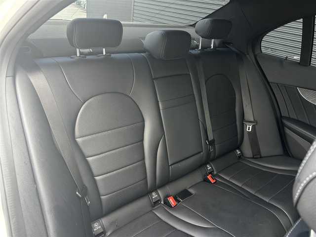 メルセデス・ベンツ Ｃ２２０ｄ ローレウスエディション 茨城県 2017(平29)年 5.4万km ダイヤモンドホワイト ＲＳＰ　/ＡＣＣ　/ＬＫＡ　/ＢＳＡ　/Ｂカメラ　/パークトロニック　/黒革　/シートヒーター　/Ｍ付パワーシート　/アンビエントライト　/ＬＥＤヘッドライト　/ナビ　/ＴＶ　/ＢＴ　/ＵＳＢ　/ＤＶＤ　/ＥＴＣ２．０　/ＦＲドラレコ/禁煙車