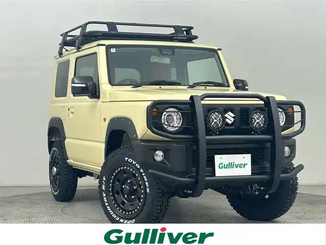 スズキ ジムニー XC 道央・札幌 2024(令6)年 0.4万km シフォンアイボリーM ・ＧＩＧＥＡＲオフロード仕様/・大型グリルガード/・ルーフラック/・リアラダー/・１．５インチリフトアップ（純正車内）/・オーバーフェンダー/・10インチフローティングナビ/・ブラウンキルティングレザーシートカバー/・シートヒーター/・衝突被害軽減ブレーキ/・レーンキープアシスト/・クルーズコントロール/・オートハイビーム/・ヘッドライトウォッシャー/・プッシュスタート/・スマートキー/・横滑り防止装置/・METAL ROCK 16インチビートリングホイール/・TOYO OPEN COUNTRY RT185/85R16