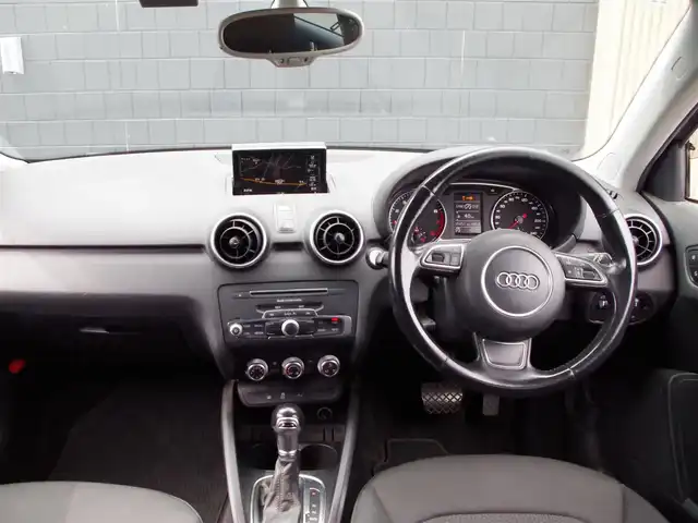 アウディ Ａ１ SB 1．0TFSI 埼玉県 2017(平29)年 9.6万km 青 パークセンサー/Bluetooth/MMIナビ/ワンセグTV/ETC/純正15インチAW/ハンドルスイッチ