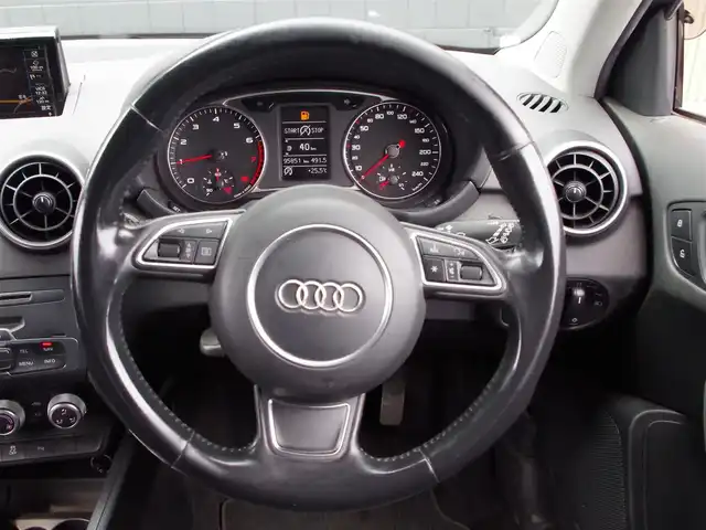 アウディ Ａ１ SB 1．0TFSI 埼玉県 2017(平29)年 9.6万km 青 パークセンサー/Bluetooth/MMIナビ/ワンセグTV/ETC/純正15インチAW/ハンドルスイッチ