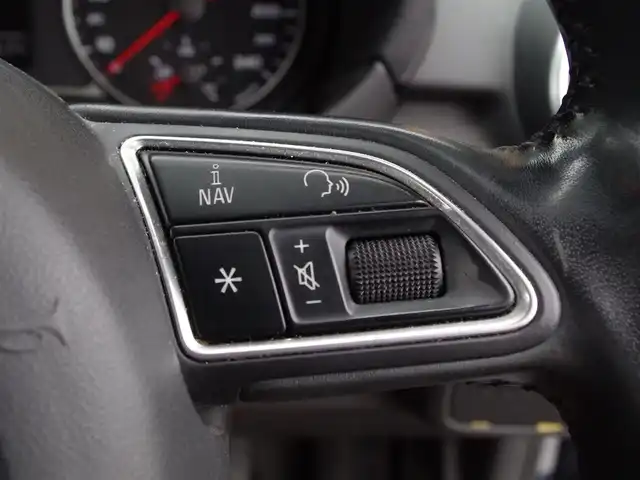 アウディ Ａ１ SB 1．0TFSI 埼玉県 2017(平29)年 9.6万km 青 パークセンサー/Bluetooth/MMIナビ/ワンセグTV/ETC/純正15インチAW/ハンドルスイッチ