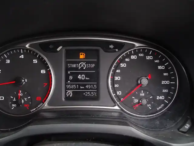 アウディ Ａ１ SB 1．0TFSI 埼玉県 2017(平29)年 9.6万km 青 パークセンサー/Bluetooth/MMIナビ/ワンセグTV/ETC/純正15インチAW/ハンドルスイッチ
