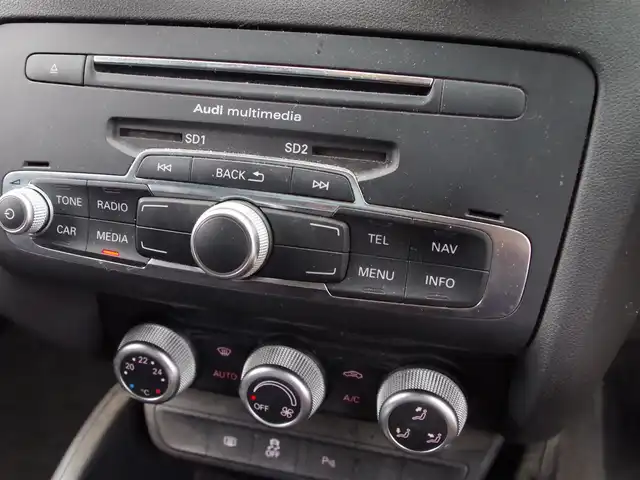 アウディ Ａ１ SB 1．0TFSI 埼玉県 2017(平29)年 9.6万km 青 パークセンサー/Bluetooth/MMIナビ/ワンセグTV/ETC/純正15インチAW/ハンドルスイッチ