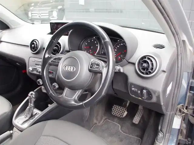 アウディ Ａ１ SB 1．0TFSI 埼玉県 2017(平29)年 9.6万km 青 パークセンサー/Bluetooth/MMIナビ/ワンセグTV/ETC/純正15インチAW/ハンドルスイッチ