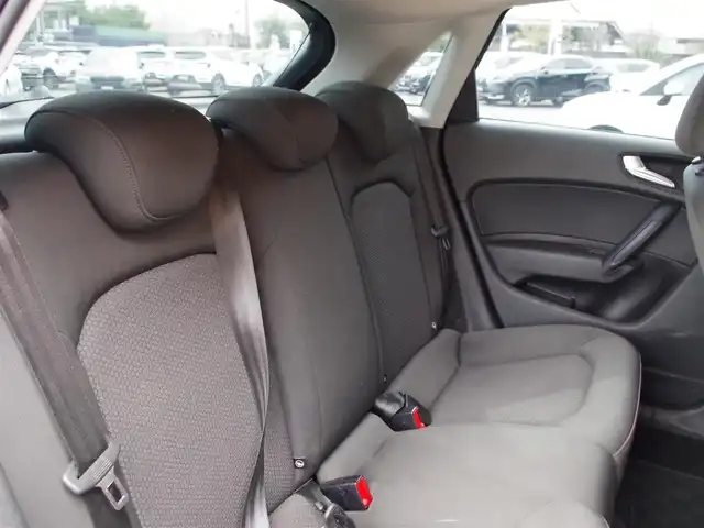 アウディ Ａ１ SB 1．0TFSI 埼玉県 2017(平29)年 9.6万km 青 パークセンサー/Bluetooth/MMIナビ/ワンセグTV/ETC/純正15インチAW/ハンドルスイッチ