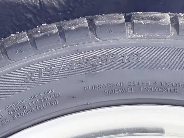 トヨタ エスクァイア Gi 大阪府 2014(平26)年 5.9万km ホワイトパールクリスタルシャイン 純正大型ナビＴＶ　フリップダウンモニター　黒革シート　バックカメラ　ビルトインＥＴＣ　ドラレコ　シートヒーター　両側パワスラ　オートハイビーム　ＬＥＤヘッドライト　フォグランプ　プッシュスタート