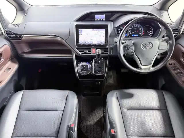 トヨタ エスクァイア Gi 大阪府 2014(平26)年 5.9万km ホワイトパールクリスタルシャイン 純正大型ナビＴＶ　フリップダウンモニター　黒革シート　バックカメラ　ビルトインＥＴＣ　ドラレコ　シートヒーター　両側パワスラ　オートハイビーム　ＬＥＤヘッドライト　フォグランプ　プッシュスタート