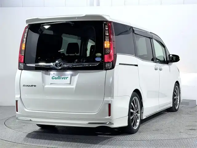 トヨタ エスクァイア Gi 大阪府 2014(平26)年 5.9万km ホワイトパールクリスタルシャイン 純正大型ナビＴＶ　フリップダウンモニター　黒革シート　バックカメラ　ビルトインＥＴＣ　ドラレコ　シートヒーター　両側パワスラ　オートハイビーム　ＬＥＤヘッドライト　フォグランプ　プッシュスタート