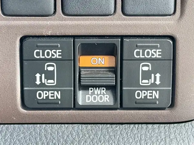 トヨタ エスクァイア Gi 大阪府 2014(平26)年 5.9万km ホワイトパールクリスタルシャイン 純正大型ナビＴＶ　フリップダウンモニター　黒革シート　バックカメラ　ビルトインＥＴＣ　ドラレコ　シートヒーター　両側パワスラ　オートハイビーム　ＬＥＤヘッドライト　フォグランプ　プッシュスタート