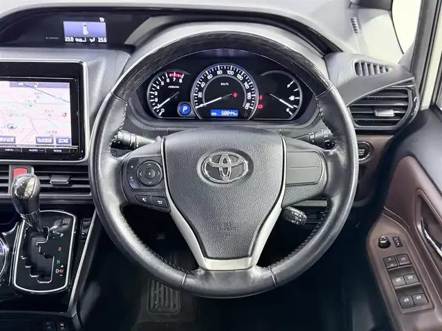 トヨタ エスクァイア Gi 大阪府 2014(平26)年 5.9万km ホワイトパールクリスタルシャイン 純正大型ナビＴＶ　フリップダウンモニター　黒革シート　バックカメラ　ビルトインＥＴＣ　ドラレコ　シートヒーター　両側パワスラ　オートハイビーム　ＬＥＤヘッドライト　フォグランプ　プッシュスタート