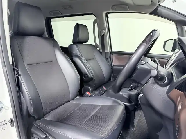 トヨタ エスクァイア Gi 大阪府 2014(平26)年 5.9万km ホワイトパールクリスタルシャイン 純正大型ナビＴＶ　フリップダウンモニター　黒革シート　バックカメラ　ビルトインＥＴＣ　ドラレコ　シートヒーター　両側パワスラ　オートハイビーム　ＬＥＤヘッドライト　フォグランプ　プッシュスタート