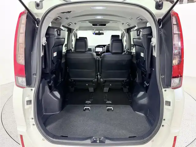 トヨタ エスクァイア Gi 大阪府 2014(平26)年 5.9万km ホワイトパールクリスタルシャイン 純正大型ナビＴＶ　フリップダウンモニター　黒革シート　バックカメラ　ビルトインＥＴＣ　ドラレコ　シートヒーター　両側パワスラ　オートハイビーム　ＬＥＤヘッドライト　フォグランプ　プッシュスタート