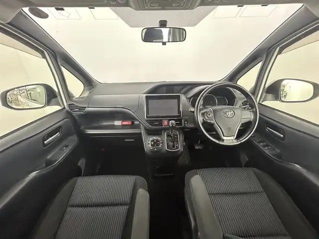 トヨタ ヴォクシー ZS 道央・札幌 2014(平26)年 12万km ホワイトパールクリスタルシャイン ・4WD/・寒冷地仕様/・純正メモリナビ/・フルセグ/BT/CD/DVD/・バックカメラ/・両側パワースライドドア/・アイドリングストップ/・純正エンジンスターター/・ドアロック連動ミラー/・ecoモード/・横滑り防止装置/・ステアリングスイッチ/・オートライト/・オートエアコン/・ドアロック連動ミラー/・スマートキー/・プッシュスタート